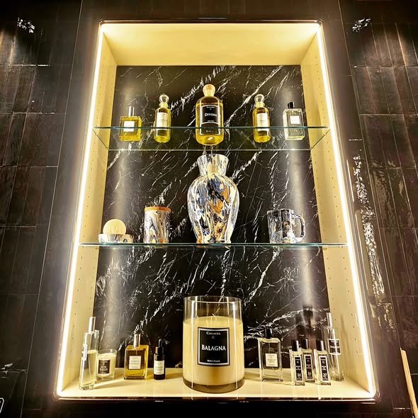 Casanera : vitrine rétroéclairée