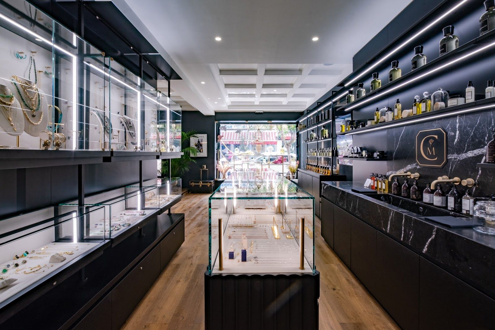 Casanera Calvi : vue d'ensemble de la boutique