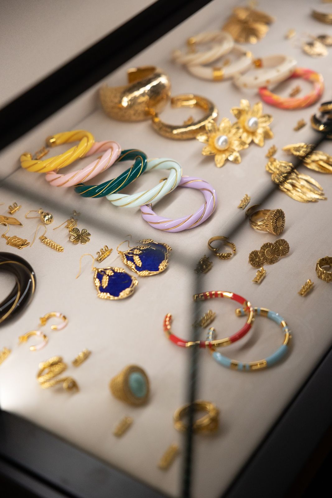 Casanera Calvi : bijoux en vitrine