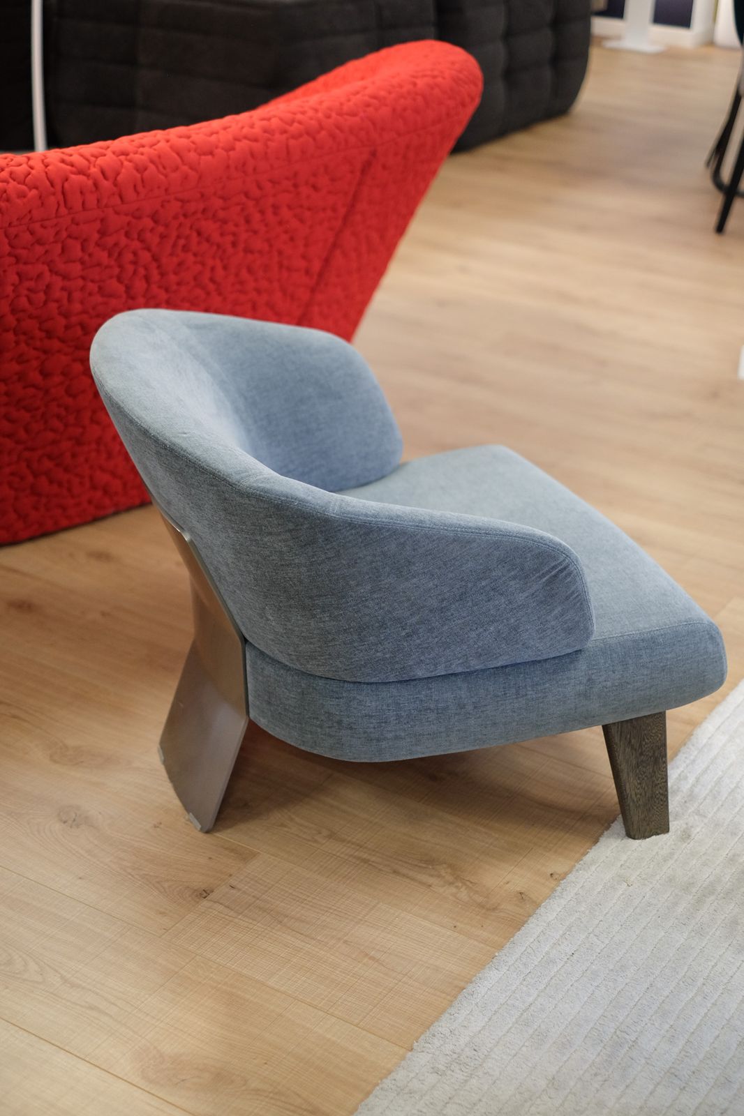 Showroom : fauteuil gris