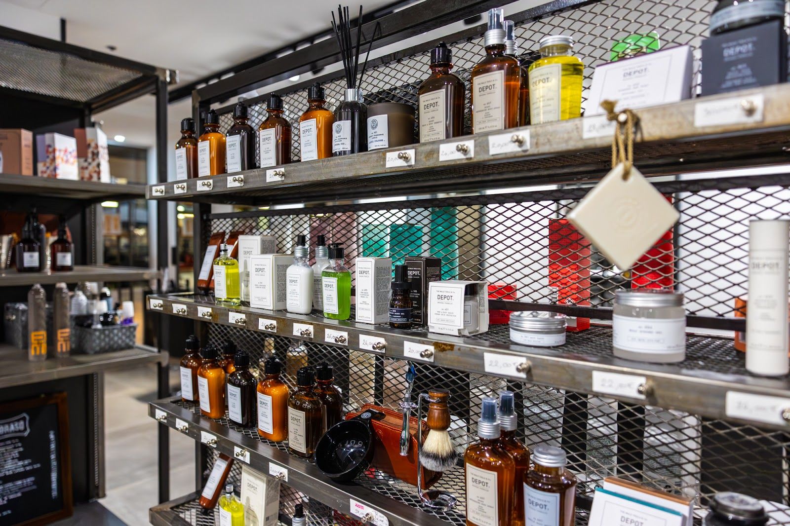 Vogue Coiffure : les étagères de produits