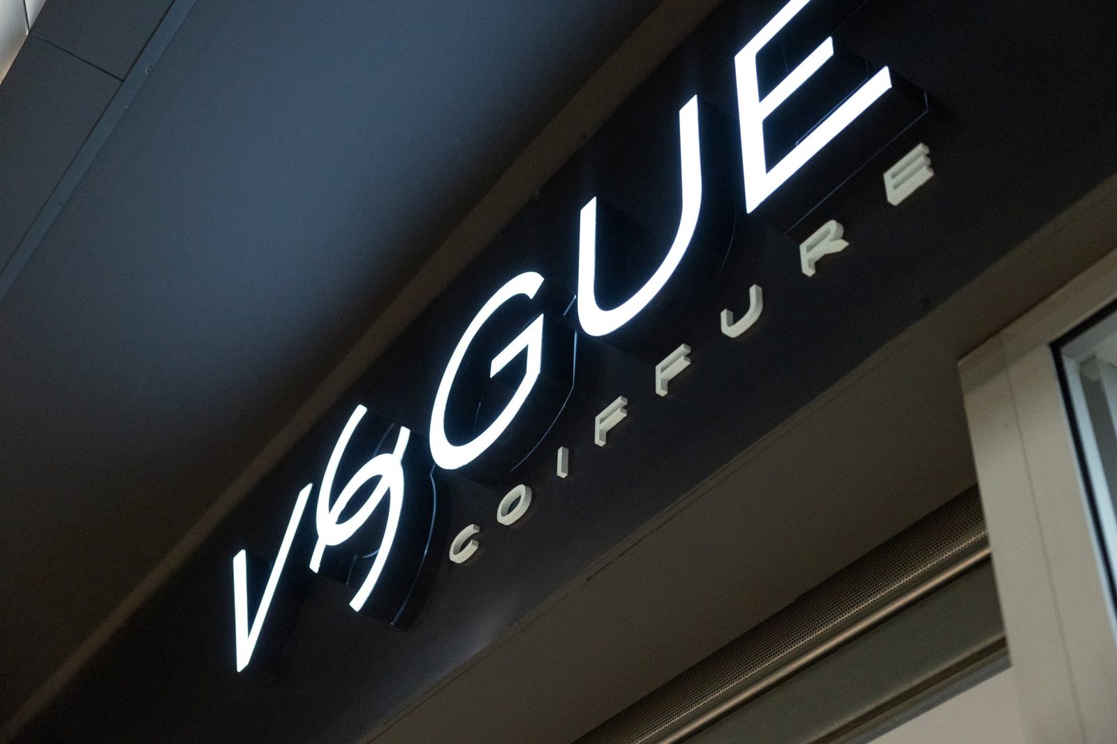Enseigne lumineuse Vogue Coiffure